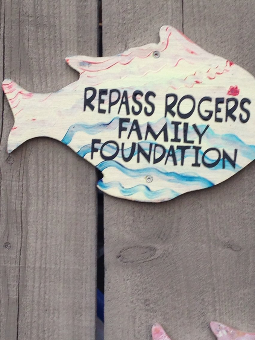 905877Lew's tweet photo. Holy crap! Rapeass fAmily foundation! 😜😱 https://t.co/RwkyGIvGW0