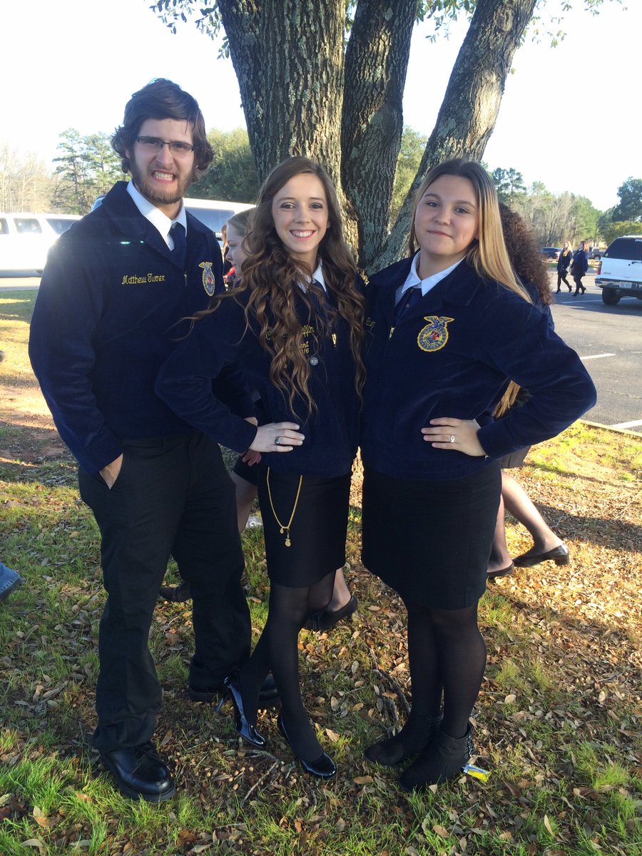 chapelhillffa's tweet photo. "Just pretend Matthew isn't there" https://t.co/rUFJVFj5Qg