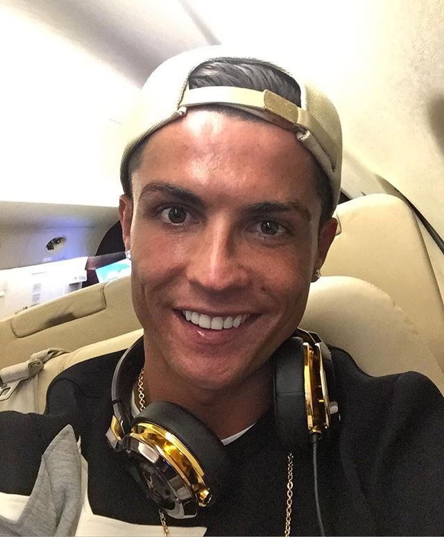 RM4Arab's tweet photo. كريستيانو رونالدو عبر إنستغرام :" تصبحون على خير ✌️". https://t.co/FNhqzTSul9