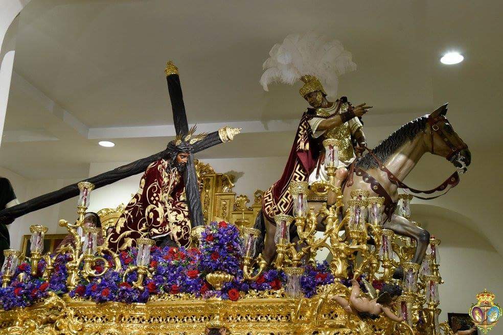 EspDeTriana's tweet photo. Exorno floral del Stmo. Cristo de las Tres Caídas #Madruga16 https://t.co/PBAy5j9SRE