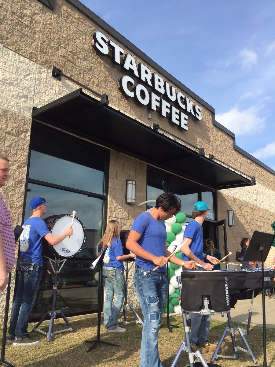 HoJack214's tweet photo. Congratulations to the team in Paris, TX #GrandOpening #starbucks #tobeapartner #paristexas https://t.co/ouAaN7fg4A
