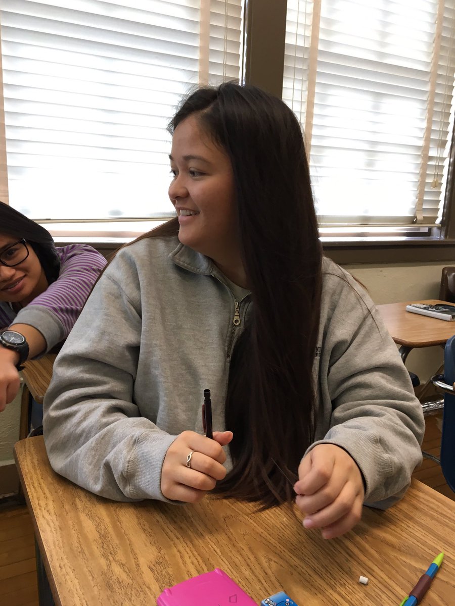gmik101updates's tweet photo. grace putting lead in her pencil today in econ #gmikupdates ✏️✏️ https://t.co/o9vXqV3TY4