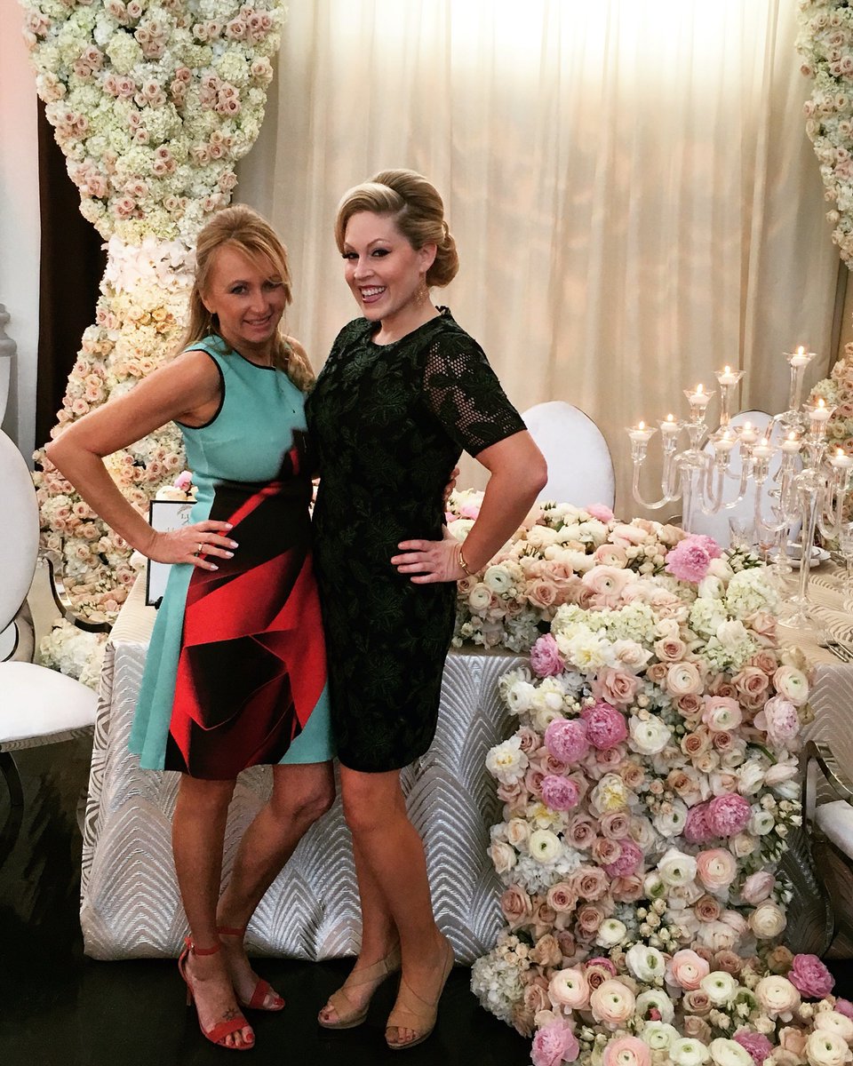 KerrieCathleen's tweet photo. Thanks #designvisage for beautifying us last night💋 Thrilled to team up with this gal on our #luxelaunch2016 design! https://t.co/DDMSzGh0r0