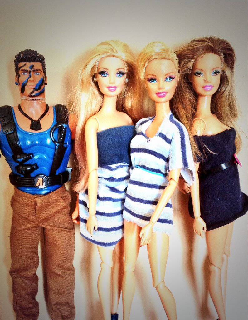 BlissFoxy's tweet photo. Red Carpet #DollsChoiceAwards 2016 🎶 @BarbieStyleOFC @JOEHARRISOFC @LeahAdamsHarris @realKenEvans ❤☺ #FoxyRainbows 😘 https://t.co/dZ9Nwyy6Y2