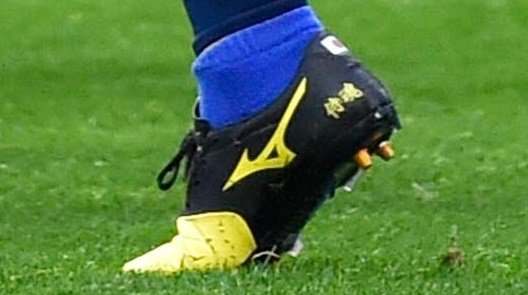 日本代表 FW 岡崎慎司 選手 着用サッカースパイクは 『ミズノ バサラ
