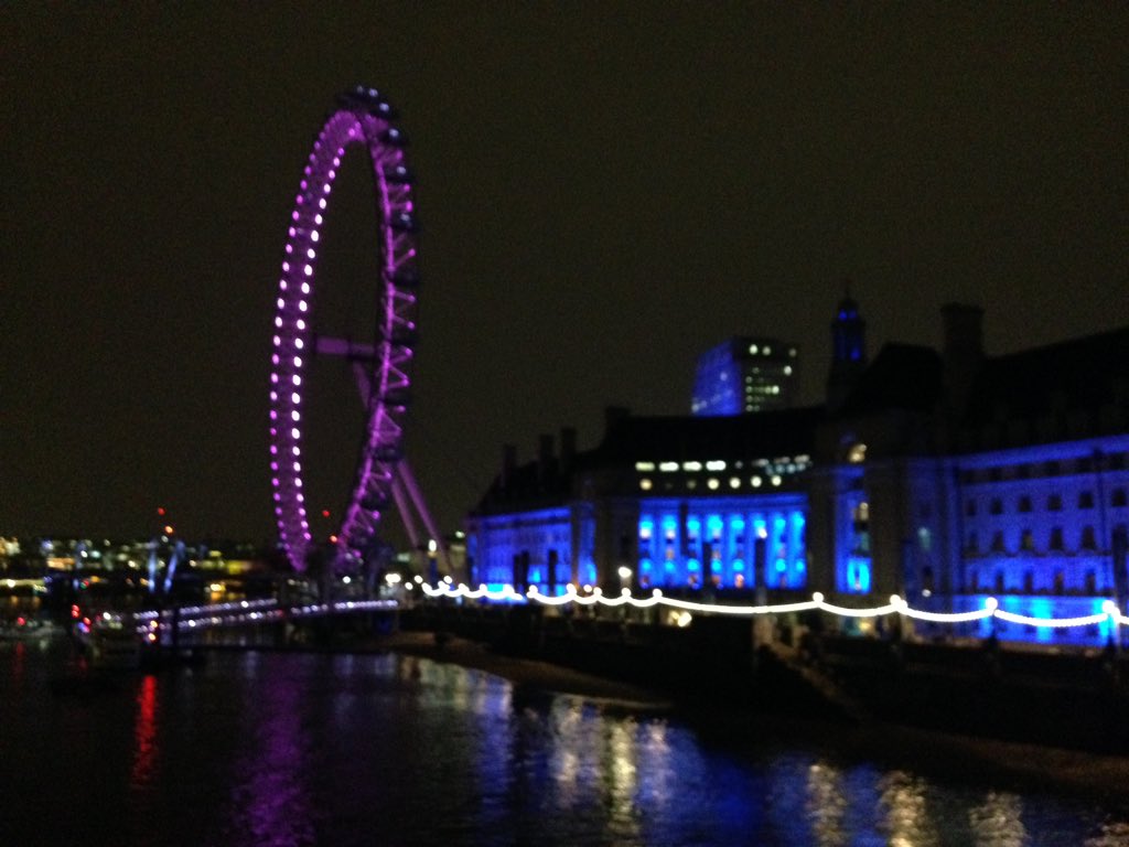 whoisclubmob's tweet photo. SHE SAID YES! Another successful #proposal #flashmob on the #londoneye...what a lucky lady! #beautiful #gotmobbed https://t.co/hRWnCn4Yeg