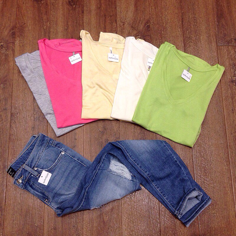 ApricotLaneMSLA's tweet image. Super soft basics in spring colors! Everyone needs these comfy tees.
#xoxoAL4You #basictees #apricotlane #missoula