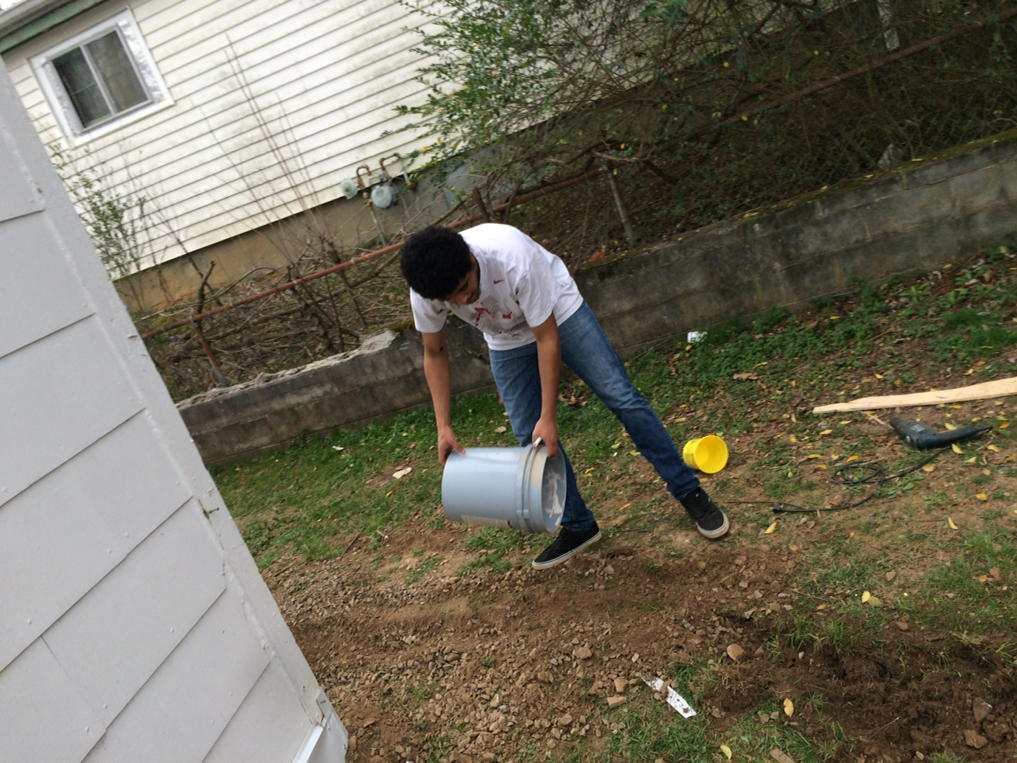 HomeDesignSolut's tweet photo. #Combsroofinganddesign working the young. https://t.co/dn1JHz7Zo4