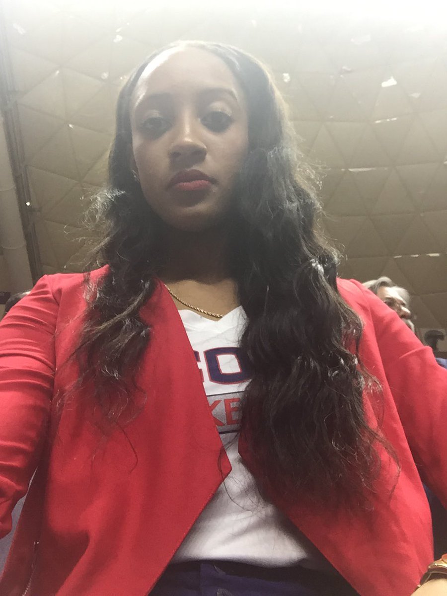 odrine_'s tweet image. @UConnSAAC Deysha supports Last Women&apos;s Basketball Home Game at Gampel #WomenTrack #stillpoints