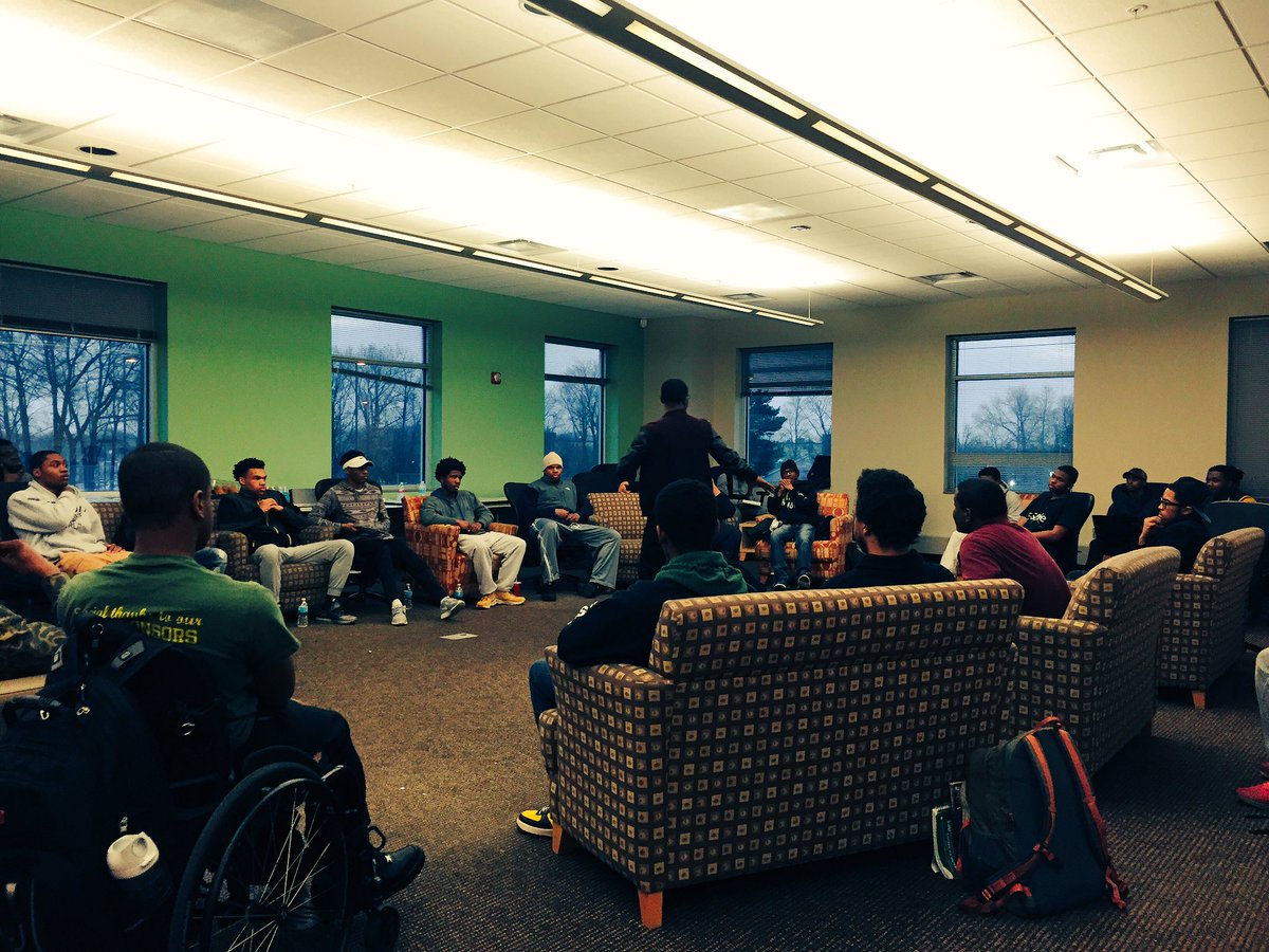 RaulALeon82's tweet photo. Wednesday night before Easter break and our students fully engaged/learning at #BrotherHOOD @emucoe @EMU_Swoop https://t.co/nvhkor1jwb