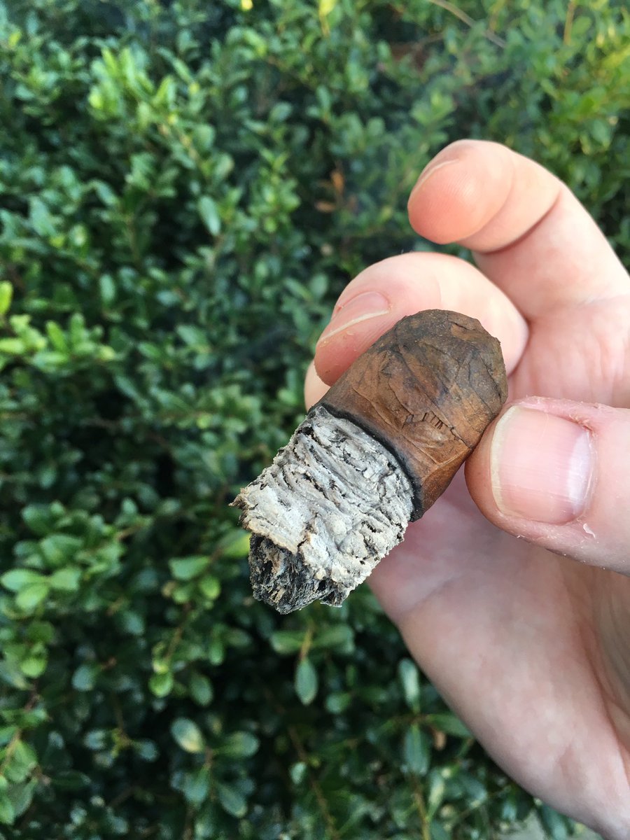 JayBar40's tweet photo. #SaveMeFromMyself #JustPutItDown @Ashtoncigar #MiAmor https://t.co/WpLfsEYZhK
