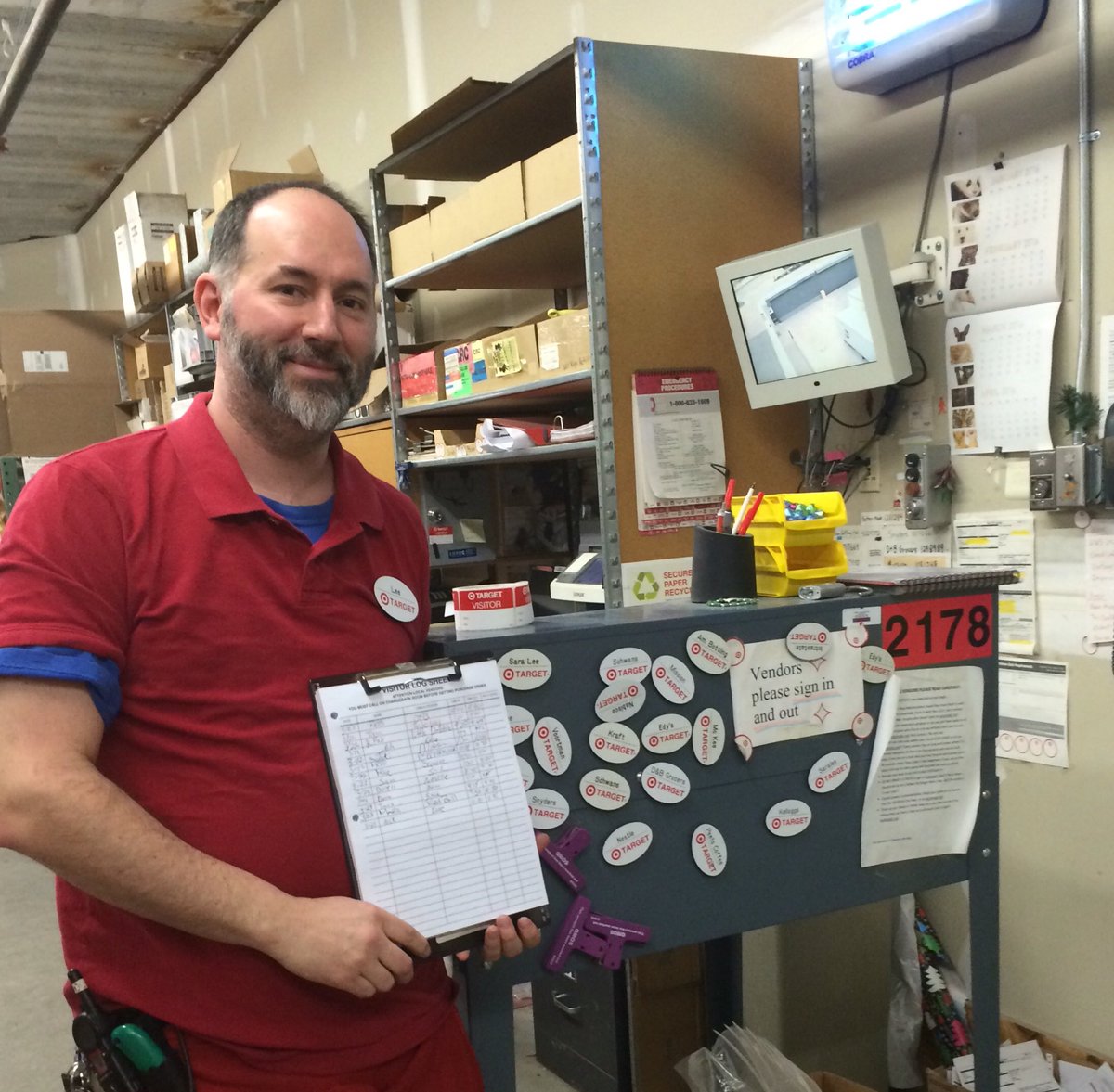 KaylaSanson1's tweet photo. Lee @T-2178 is all about excellent vendor controls and no MSD exceptions in receiving! #APsquadGoals @MPosler https://t.co/AUseTneCY5