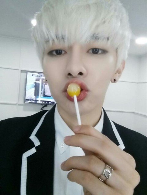 martin9305's tweet photo. @martin9305 1번짤이 코스(?)전.. 네모로 웃는것까지 따라하려는데...프로코스퍼네....리스펙트 https://t.co/vDhEDqlgxL