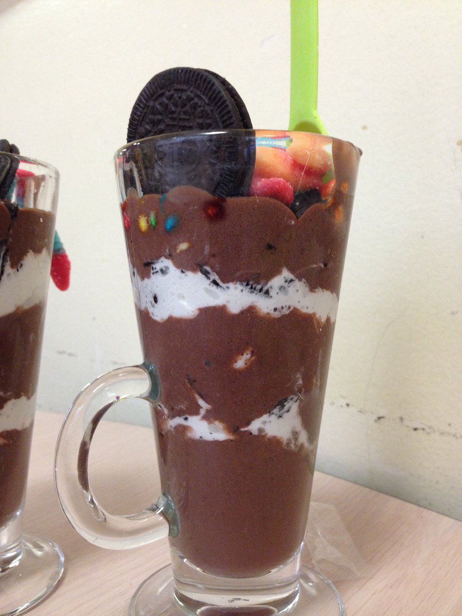 MicheleRegehr's tweet photo. Mud pie treats to celebrate spring! Had so much fun making these with my mentee! #gc102acsl #bigbrotherbugsister https://t.co/LKXZJq85ah