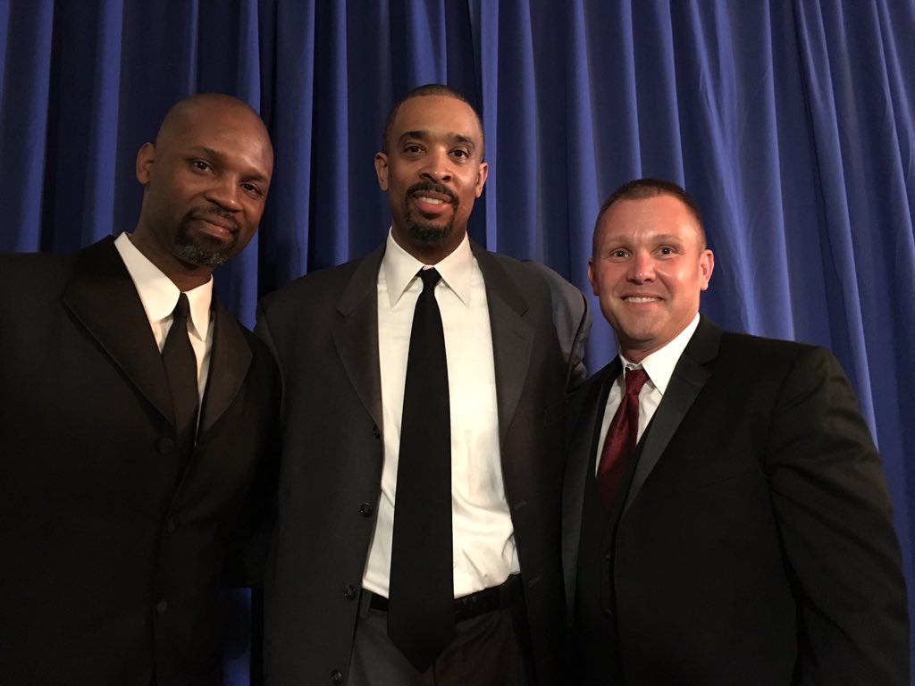 44AlanHenderson's tweet photo. With 2 of my great #iubb teammates! Calbert Cheaney and Damon Bailey. @IndianaMBB https://t.co/4C3IYiyVsO