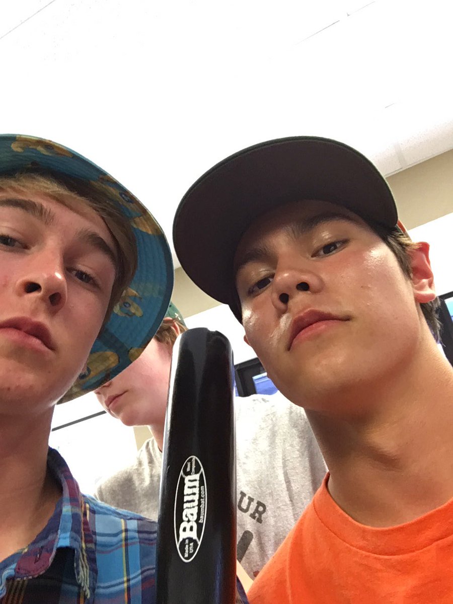 Henumz's tweet photo. Copped a Baum bat. You better buy one #buam https://t.co/3XcA4RGNOc