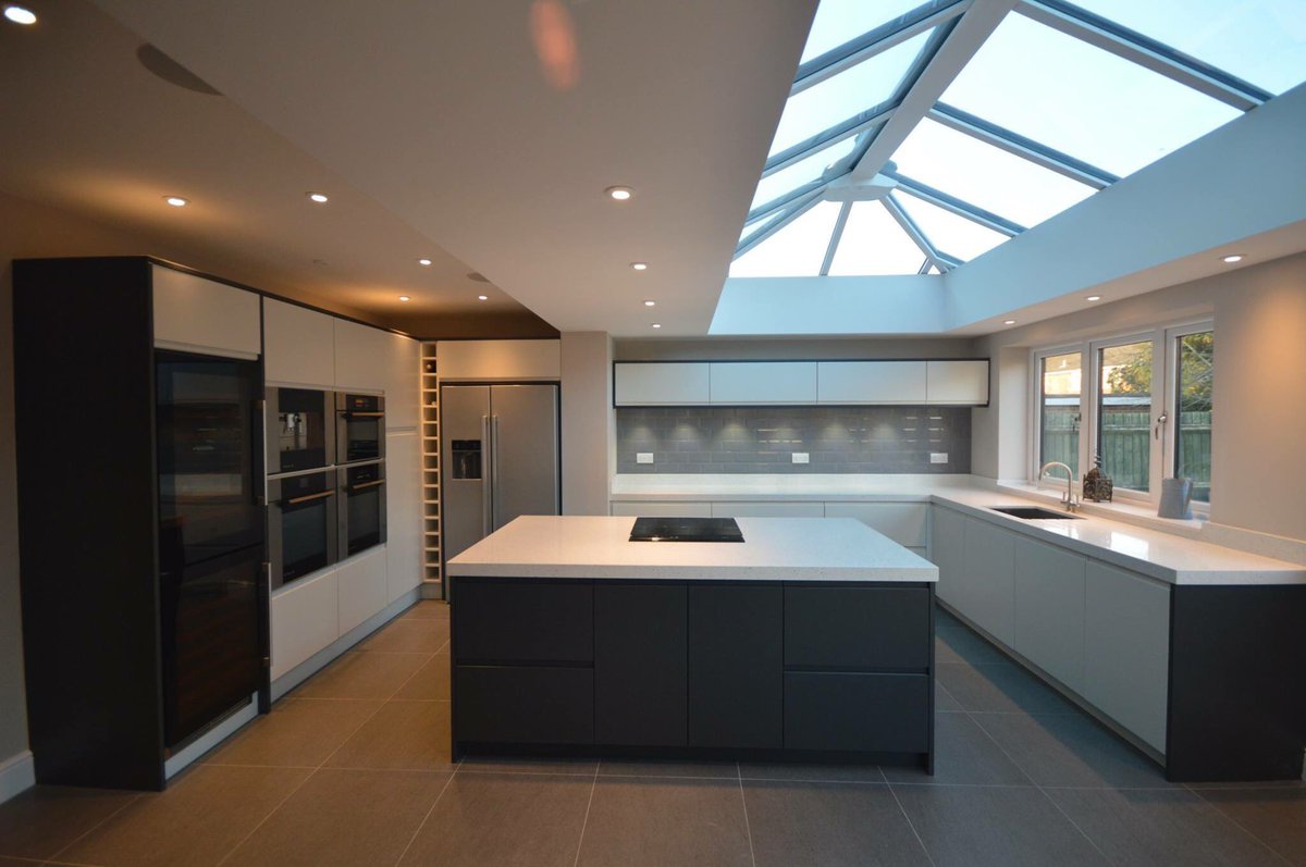 MarpattLtd's tweet photo. Matt painted two tone handleless with made to measure doors https://t.co/XyOWCGUJI5