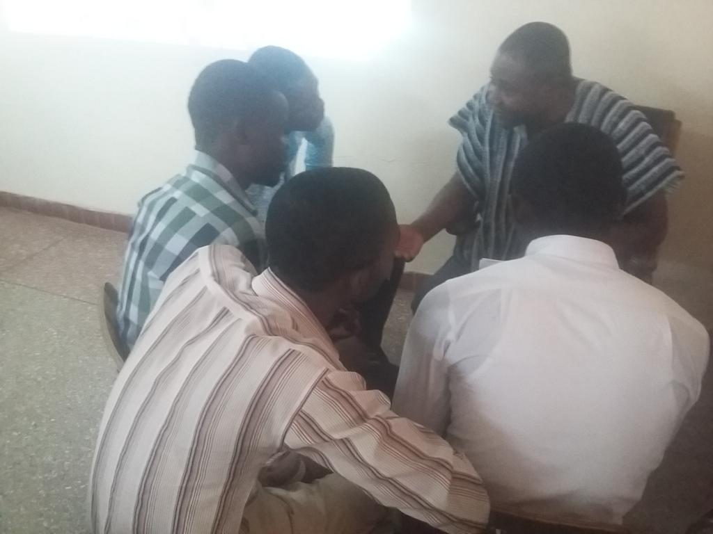 barcampwa's tweet photo. Dr. Kennedy Alatinga, University of Development Studies (#UDSWa) lecturer, #mentoring @ Barcamp Wa, #Ghana. #bcwa https://t.co/NK53NhYqMU