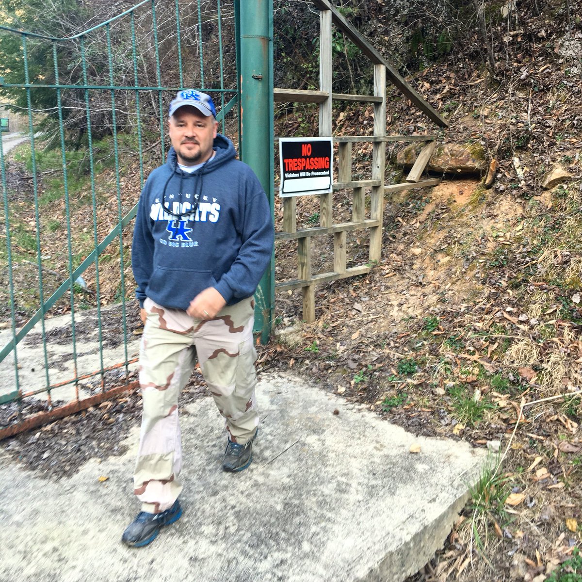 Golflady44's tweet photo. Awesome hike today! #exploreKY #Barthell https://t.co/jbenFvD7na