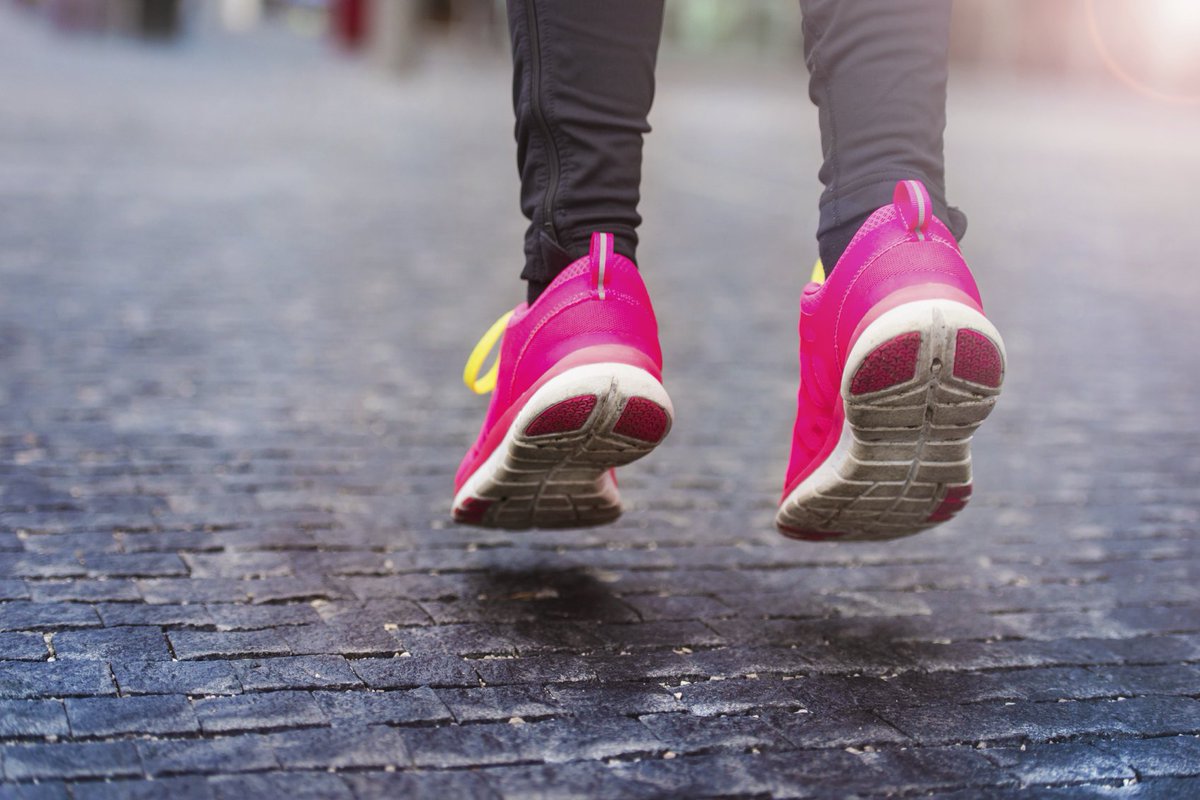 ClevelandClinic's tweet photo. Pollen counts are the highest between 5-10 a.m. Limiting early morning workouts can help curb your allergies. https://t.co/94KTEWP3Tn
