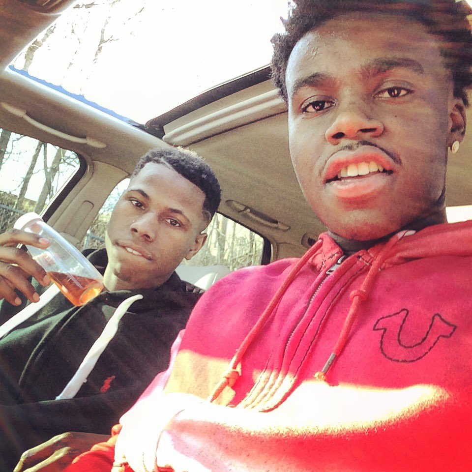 Quez_SelfMade's tweet photo. #BROTHERS OTF DIFFERENT MAMAS SAME STRUGGLE WE GREW UP OFF THE SAME HUSTLE 💯💯🚗💨🙏🏾💪🏾🔥💸💸 #BLOODBRO @Pmercdatguy https://t.co/zLu8OffFLz