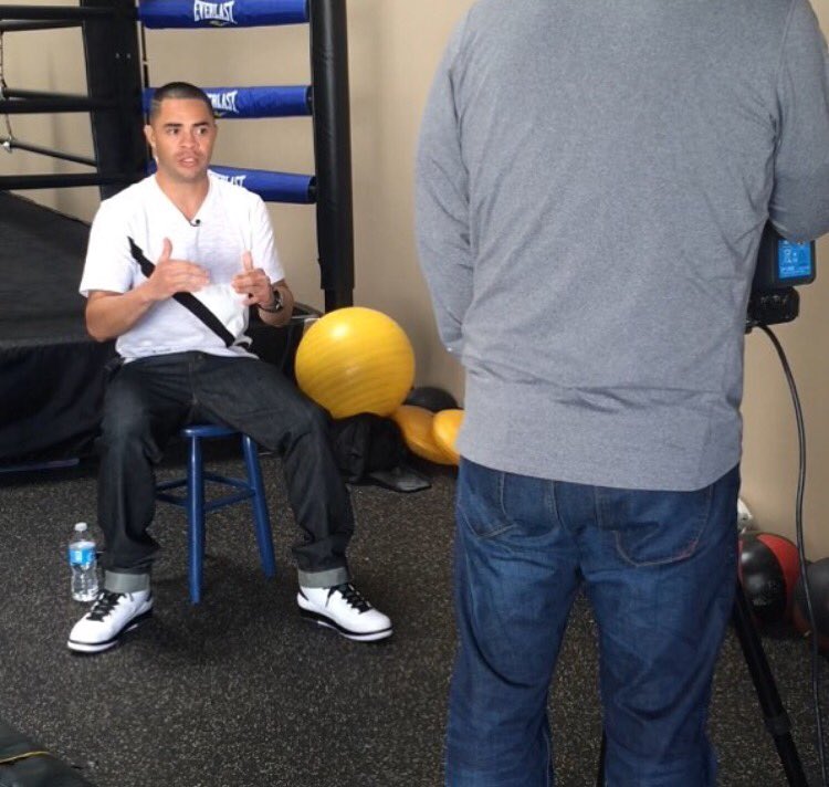 BigDogLukie's tweet photo. Guy Robb about to go live from the @SNACsystem gym on @CSNAuthentic @CombatSportsCSN https://t.co/EGLlFMr6wF