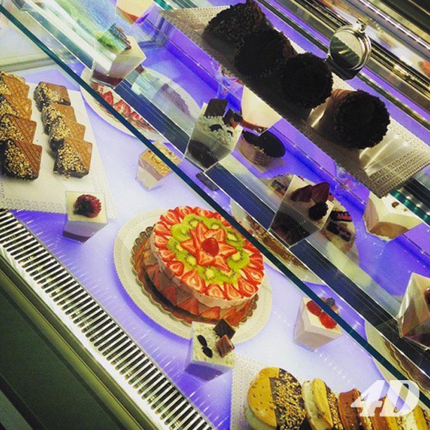 gelateria4d's tweet photo. So much to choose from...😋 where should we start? 🍨🍫🍰 #gelato #gelateria #DESSERTParty https://t.co/9CiVsxtzJS