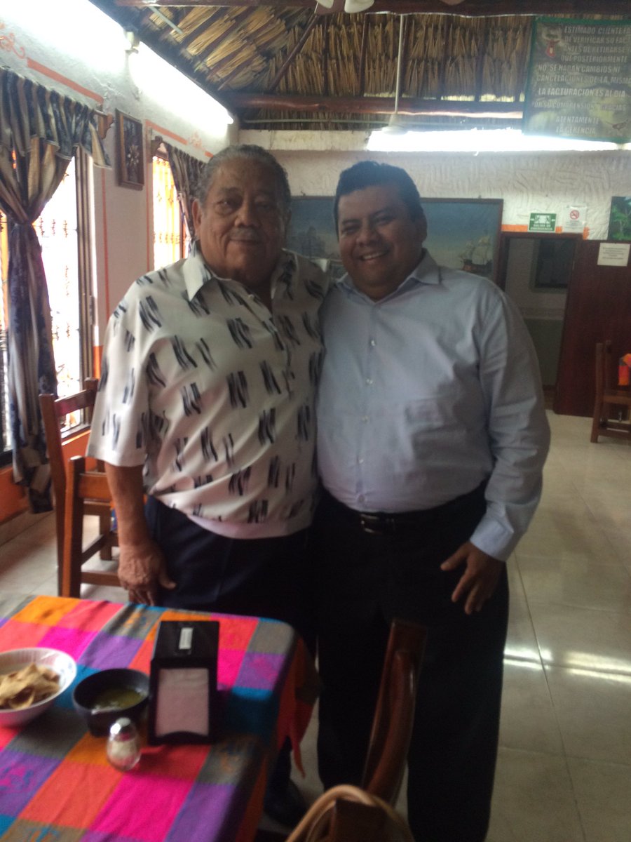 PepeJuanChilon's tweet photo. Un honor saludar a la historia viva de mi querido Quintana Roo, aquí con Don Jesus Martínez Roos primer Gobernador https://t.co/4Q4VXQlEQc