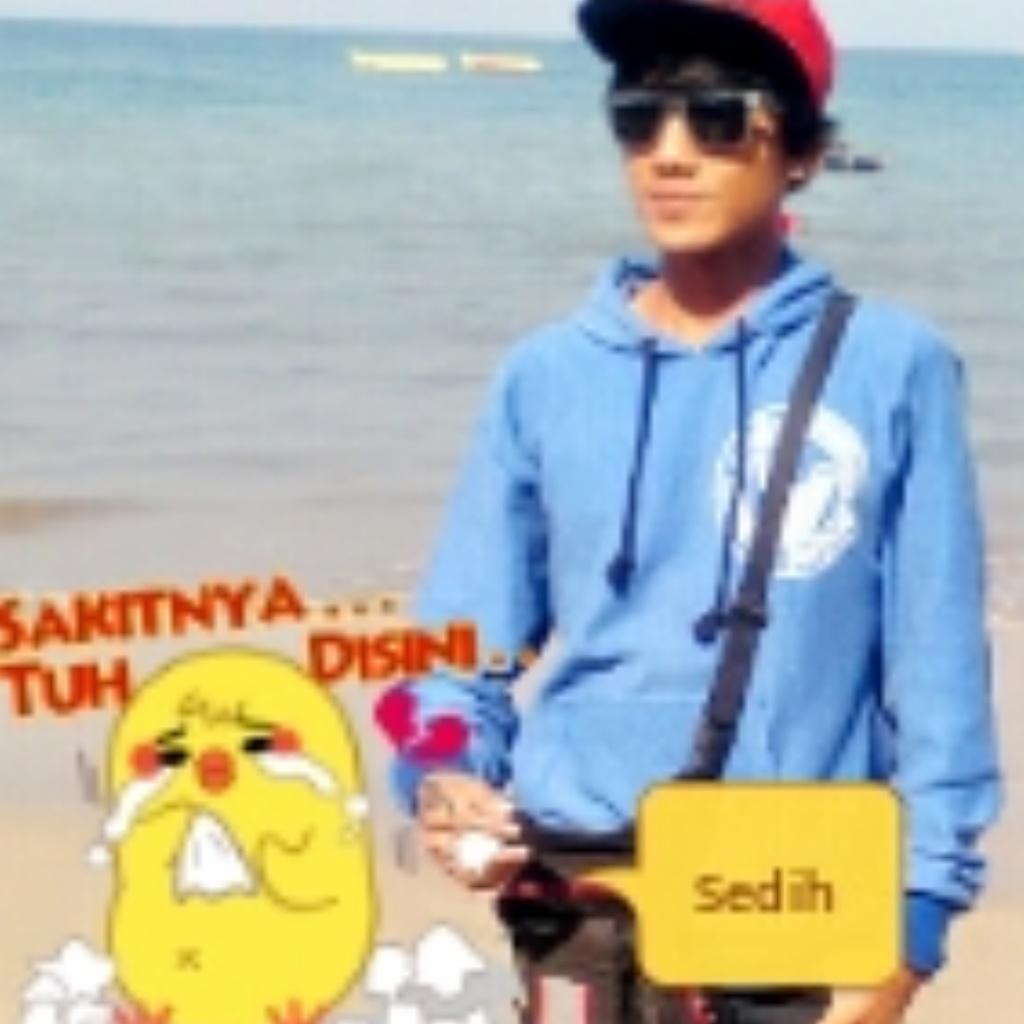 Enak kali yah kalo lagi bete pergi ke pantai untuk merasakan sejuk nya udara di pantai