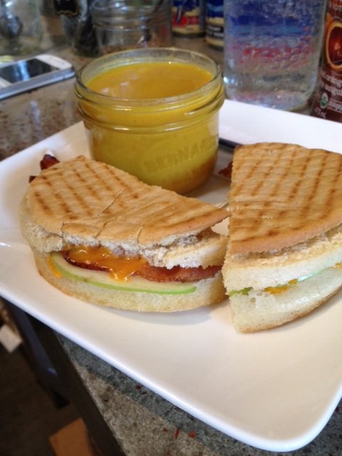 Lifebitesmm's tweet photo. Tasty lunch spot with all sorts of vegan and g-free goodies https://t.co/LDDASzsKCK #vancouver  #vegan #glutenfree https://t.co/eyiDDH4XtH