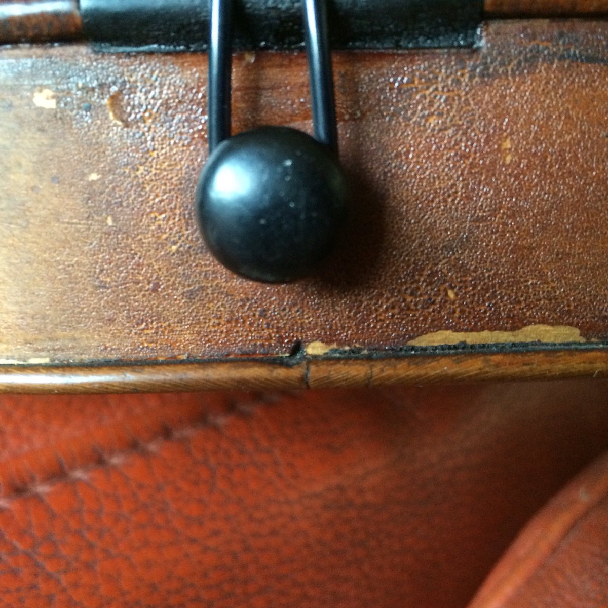 PaulMackey12's tweet photo. Is this violin a real Stradivarius no one will examine or appraise it.why not? https://t.co/R1vr9ADirj