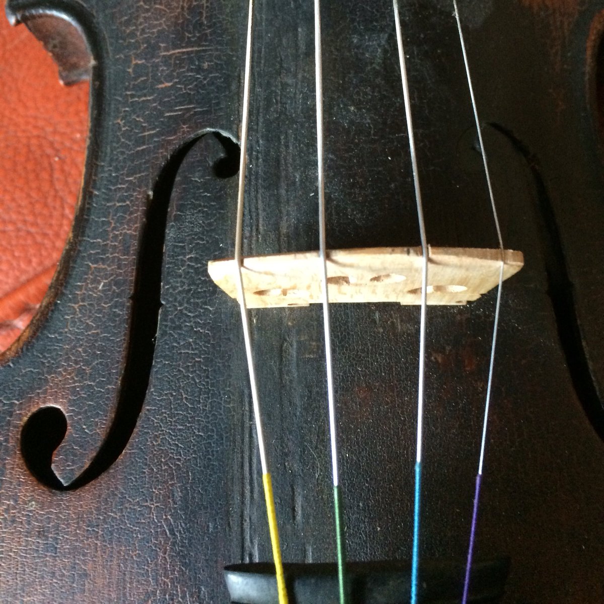 PaulMackey12's tweet photo. Is this violin a real Stradivarius no one will examine or appraise it.why not? https://t.co/R1vr9ADirj