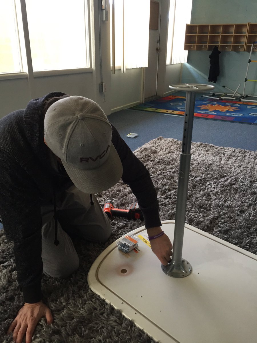 Mrktengs's tweet photo. Jaaaaared, setting up our new office! | #WorkPlay #MRKTengs https://t.co/8Rzq3m8EcX