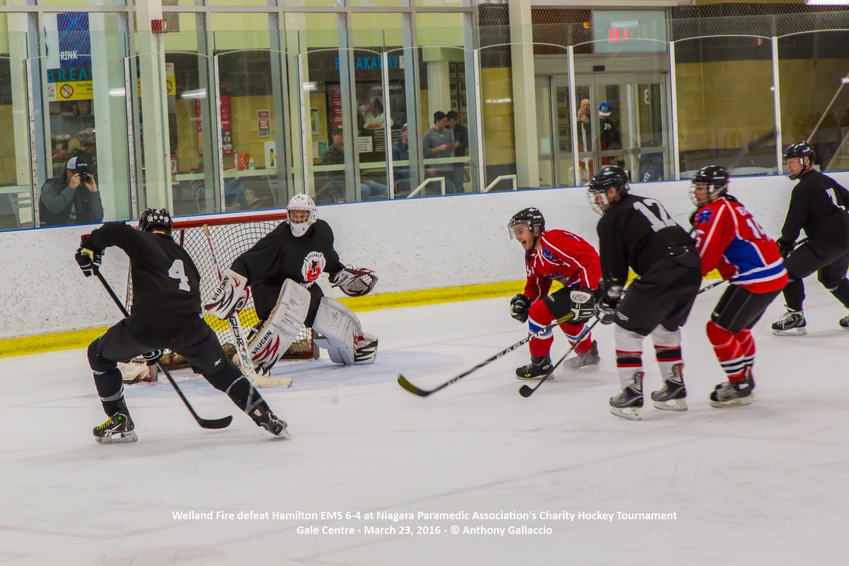 A_Gallaccio's tweet photo. @WPFFA_481 defeated #HamiltonParamedics 6-4 today @NiagaraMedics #CharityHockeyTournament #GaleCentre @NiagaraFalls https://t.co/UsAjNp8d3m