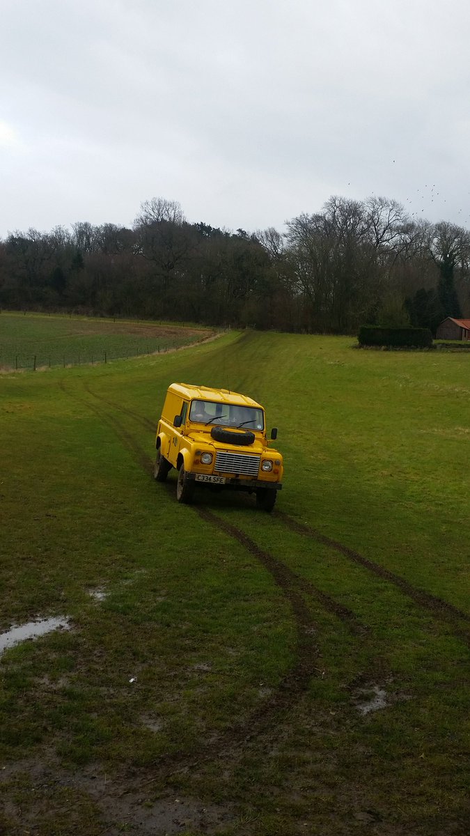 Lindsey_Airsoft's tweet photo. Jay coming back down from the woods in our yellow landrover😜 https://t.co/QqTVXU23mJ