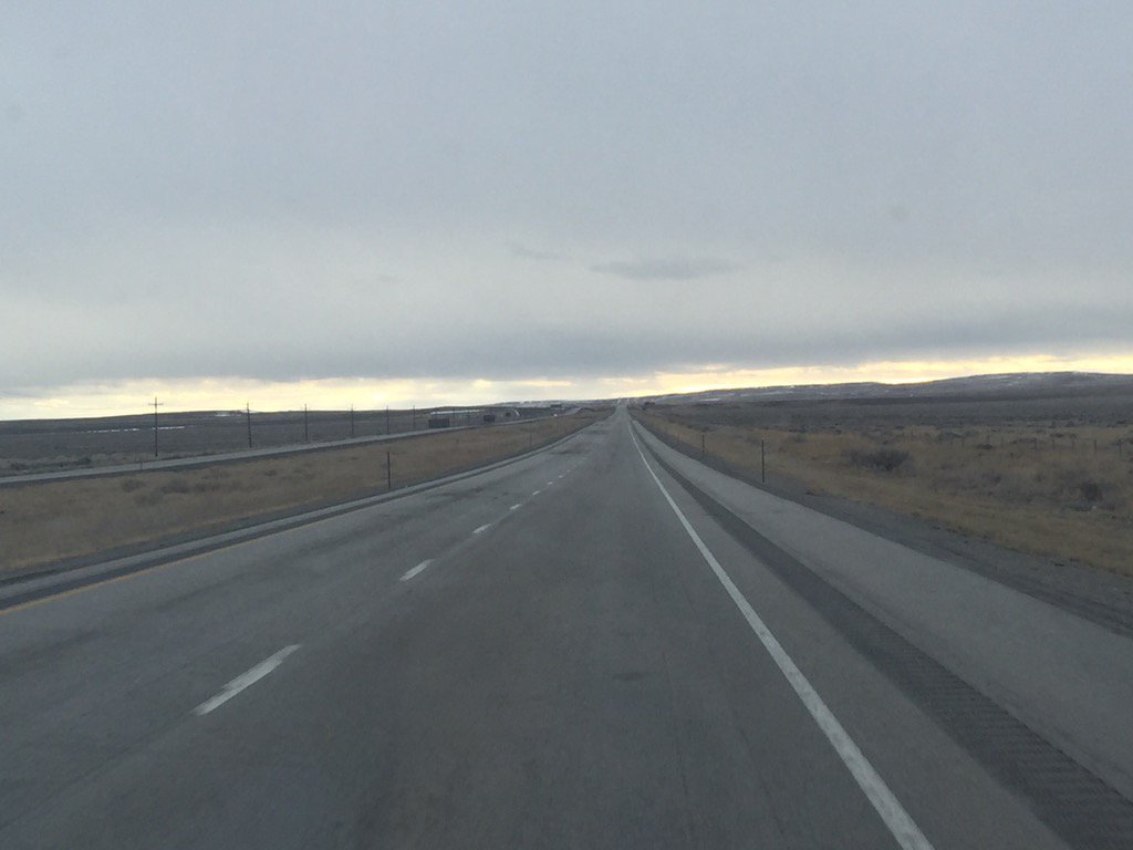 sean_b86's tweet photo. Sole truck headed west to #wamsutter on #I80 https://t.co/dBSYSvhJ1Z