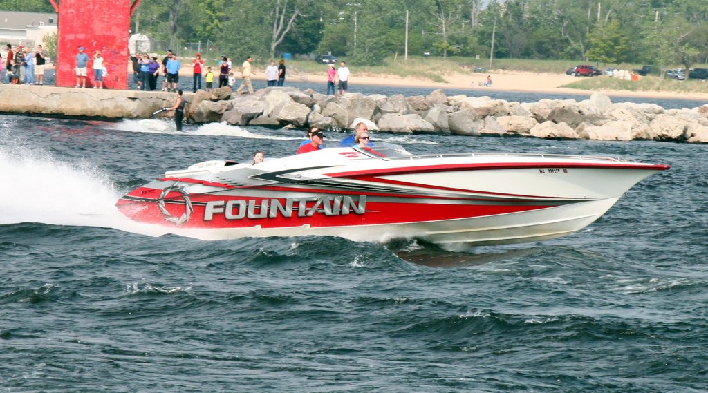 CatCanDoRacing's tweet photo. Who's ready for summer? Magic on the water. #lakemichigan #chaseevent #biglakebigfun #watchmkg https://t.co/7g0lbR1JdV