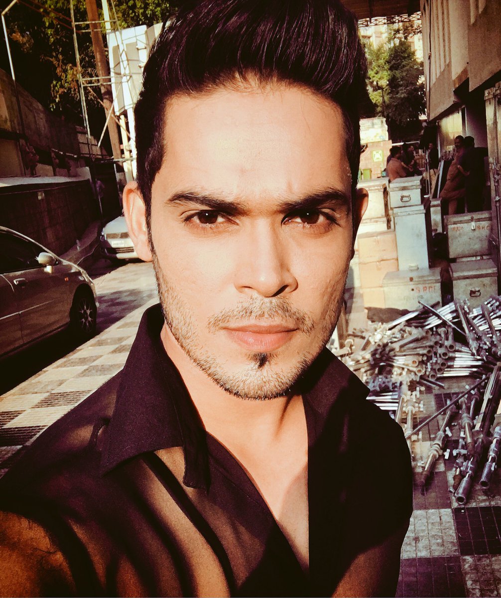 kunwar_amar16's tweet photo. Wish u all a very happy and colourful Holi, stay happy and stay safe @bindasstv #yehaiaashiqi https://t.co/oKOunG0rkn