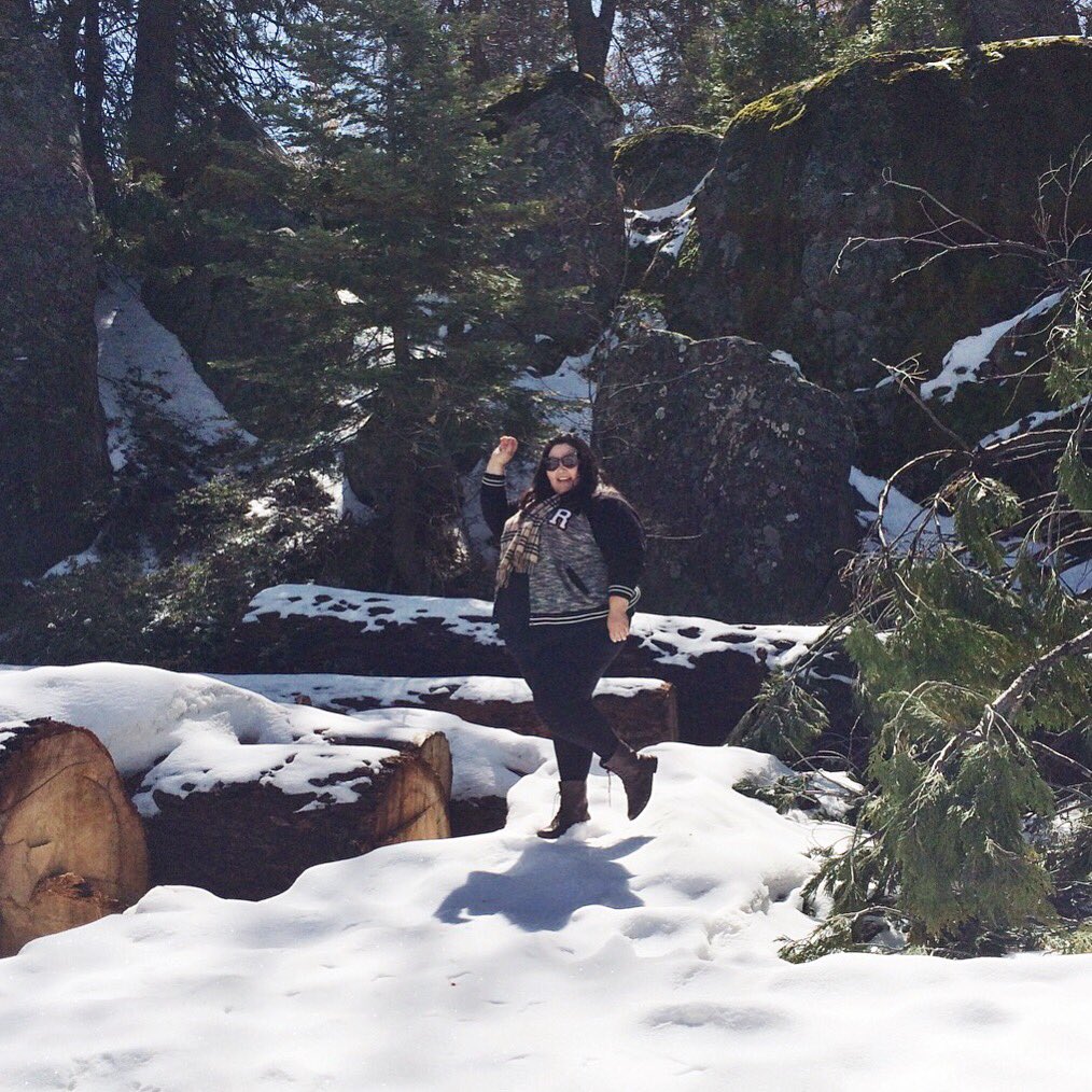 amanda__valdez's tweet photo. Spring snow day 💁🏻❄️ #snowslay https://t.co/6qp1FlYBaE