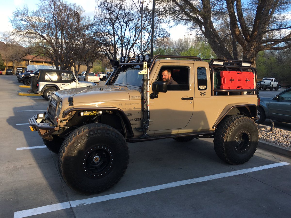 JPFreek's tweet image. One of our top Jeeps from #SEMA2015, the @RigidNation JK pickup at #EJS2016 😎👍🤘