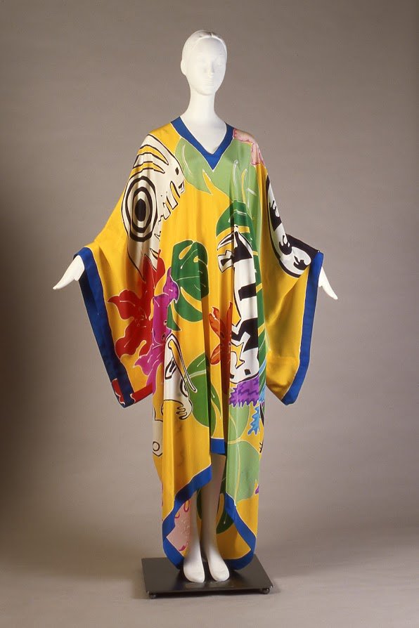 deyoungmuseum's tweet photo. Want more #OscardelaRenta? Download our IOS app, or pick up an audio guide onsite. https://t.co/NXjcvfEHXf https://t.co/VGvKXuJ6ak