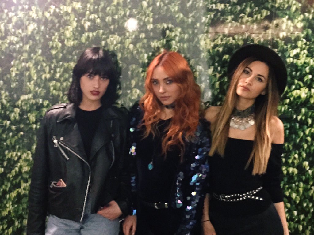 #TapeLive <a href="/tapelondon/">tapelondon</a> <a href="/mtvuk/">MTV UK</a> ⚡️⚡️⚡️ Girl band though? <a href="/ohlydiagraham/">Lydia Graham</a> @RioUNILAD