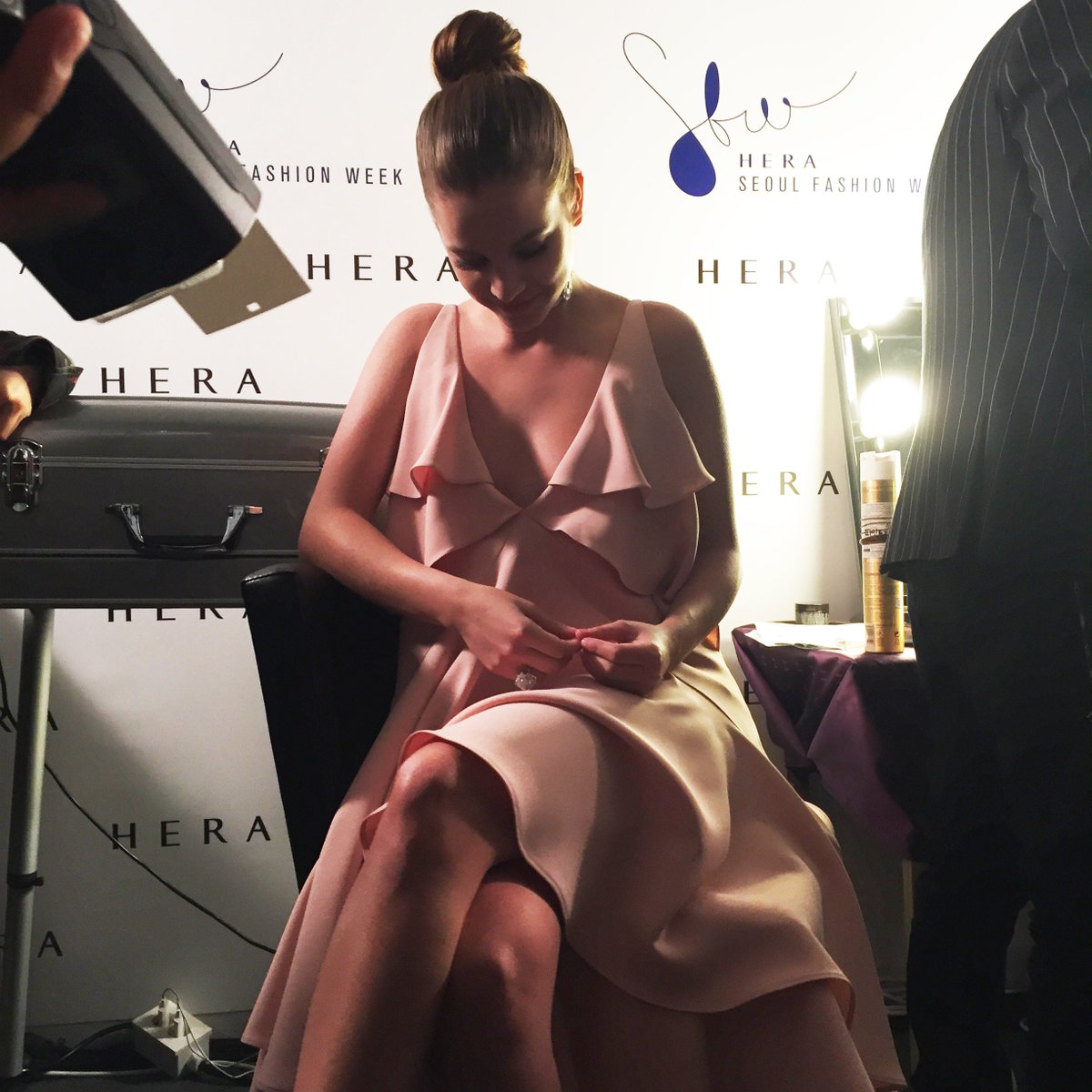 Metrocityusa's tweet photo. 2016 METROCITY'S HIPPY HAPPY SHAKE 
WITH BARBARA PALVIN #Metrocity #BarbaraPalvin #SeoulFashionWeek #FashionShow https://t.co/Cc1ZpJ1Frh