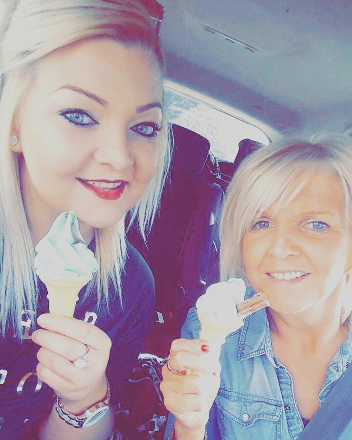 melissa_patt's tweet photo. #stpaddysday #green #famtime https://t.co/X6pqcUPWkl