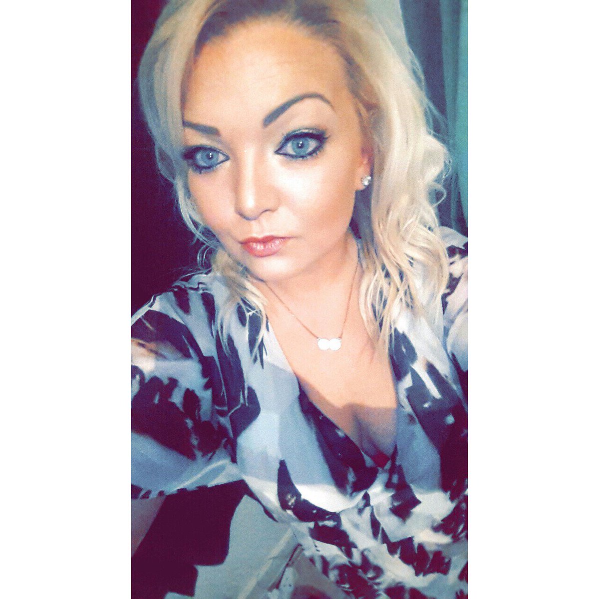melissa_patt's tweet photo. #glasgow #bestfriend #drinks #toptourist 👭❤ https://t.co/Plectiy3Zl