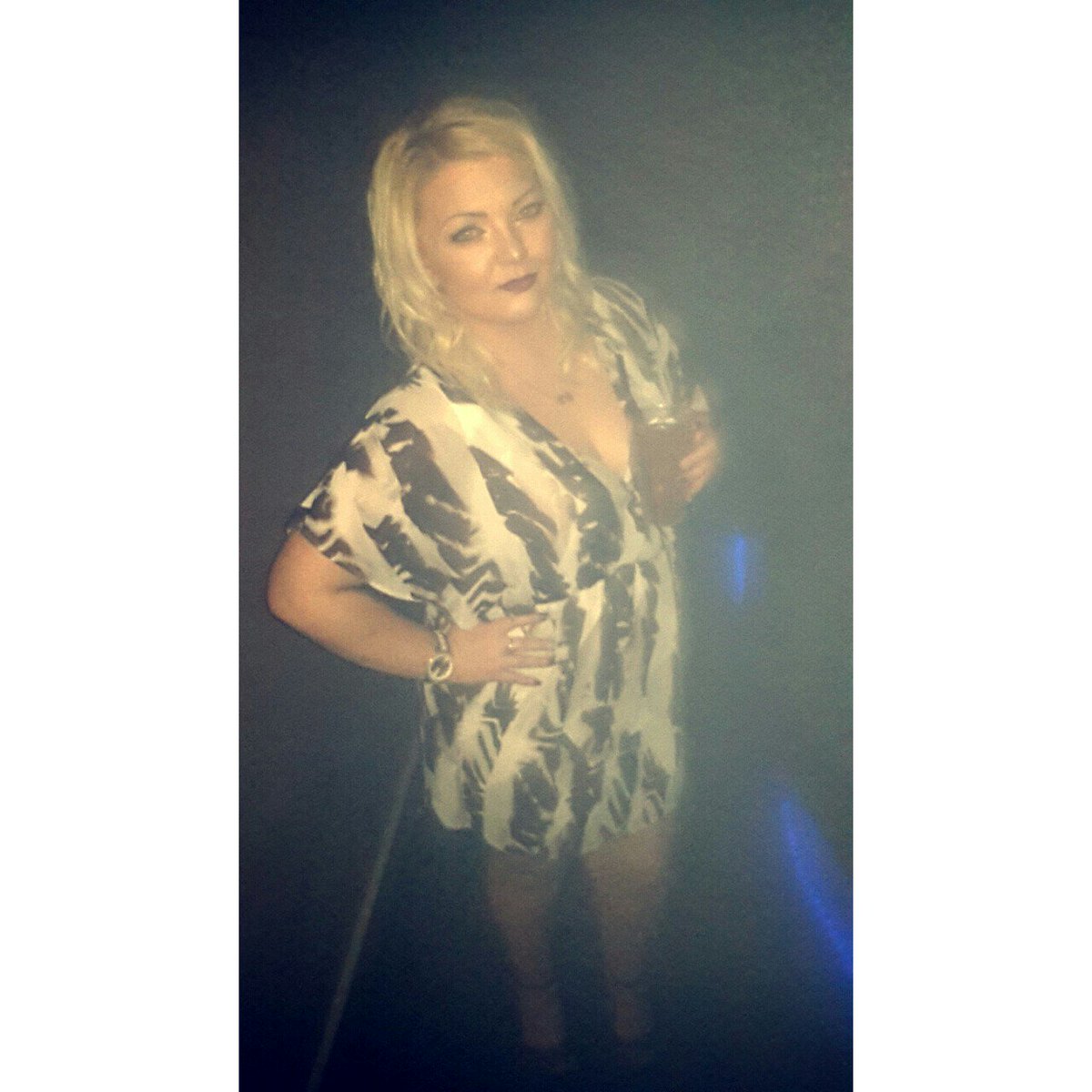 melissa_patt's tweet photo. #glasgow #bestfriend #drinks #toptourist 👭❤ https://t.co/Plectiy3Zl