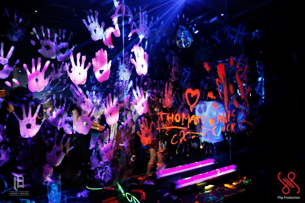 flipprods's tweet photo. 1 year anniversary! #neonglow #flipproduction #dj #party #tokyo #japan https://t.co/rvNncQnDbI