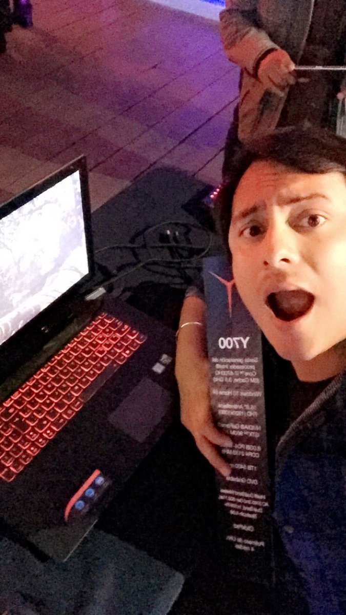 Text0s's tweet photo. La nueva Y700 esta I N C R E I B L E, ya la quiero en mi casa. 🙈😱😍 #LenovoJuegaY @lenovoMX https://t.co/X3lrWZuM9Q