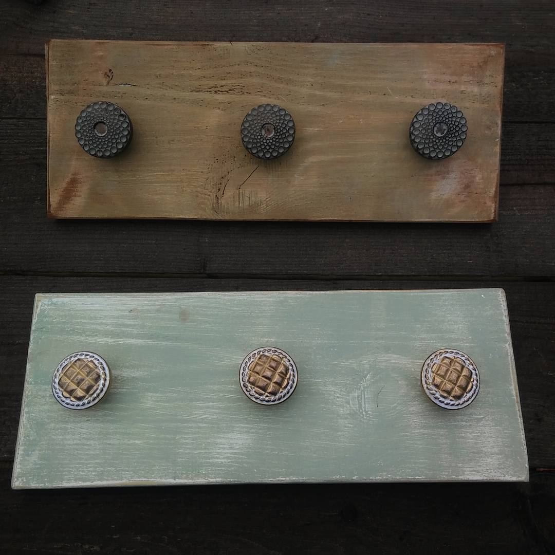 AFHJewelry's tweet photo. #shabbychic #jewelry #display #diy #palletart Love Love making these for my wife to hang her jewelry on!! https://t.co/BmUD5kJnKn