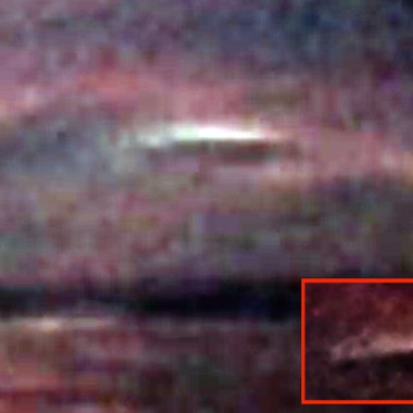 RaymondeKitzman's tweet photo. UFO Hovering Over Ocean Near Tiny Island Of Mauritius, March 13, 2016, Video, UFO Sighting… https://t.co/DBm23NUwAi https://t.co/p6jHBzllLa